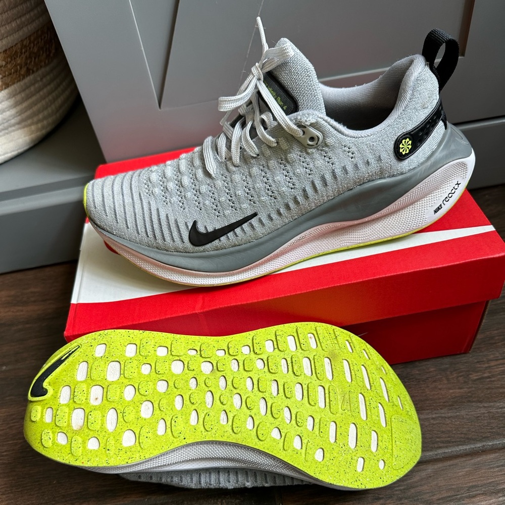 Nike ReactX Infinity Rin 4  Gray and Black Running Shoes - Picture 3 of 4